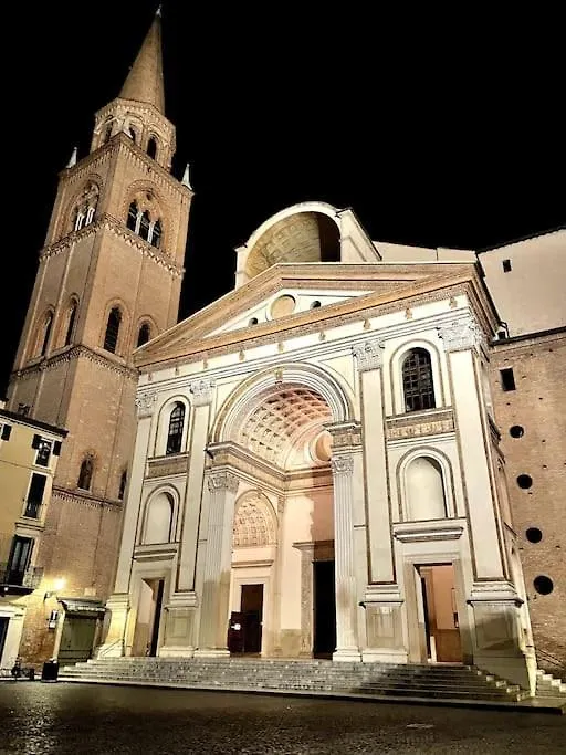 Wonderful Central Apartment! Mantova Appartamento