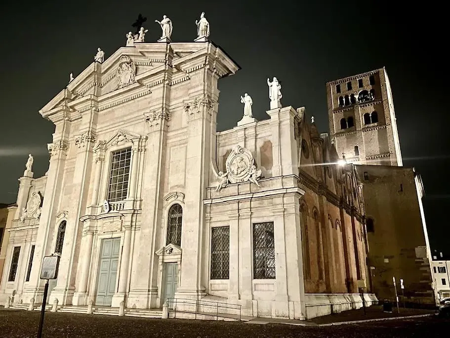 Wonderful Central Apartment! Mantova Appartamento